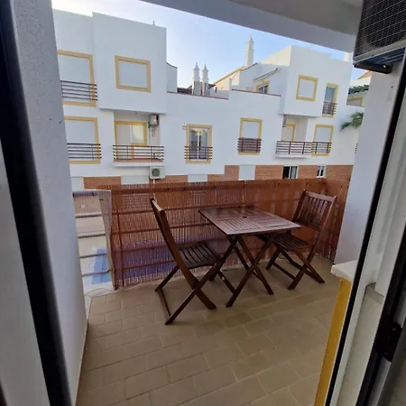 Cecilia House דירה *